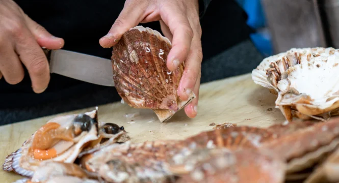 Préparation de fruits de mer et plateaux frais