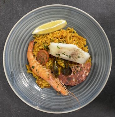 Paëlla de poissons et fruits de mer